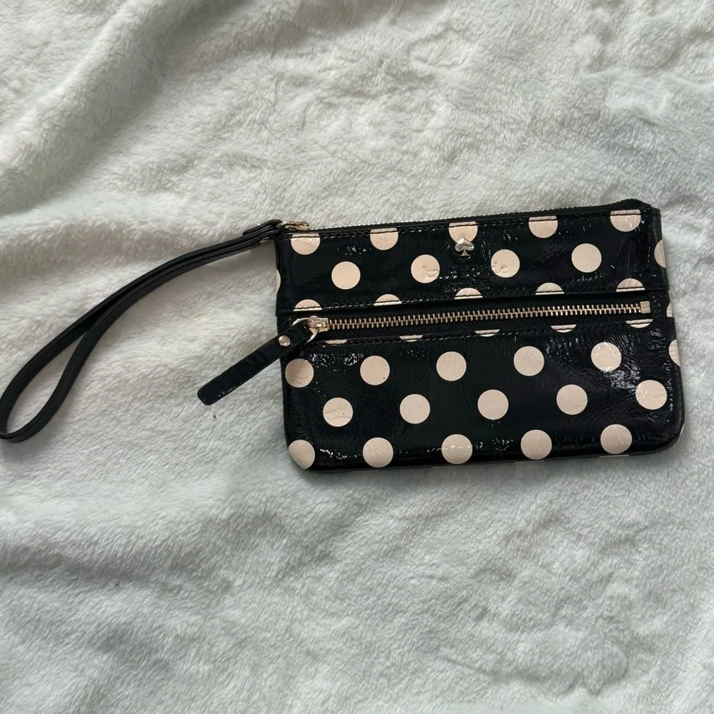 Kate spade zipper wristlet wallet patent leather black white polka dot